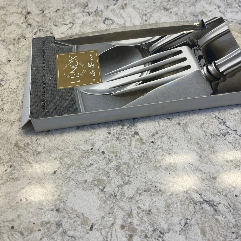 Lenox 5‎ Piece Place Setting - Vintage Jewel Frosted